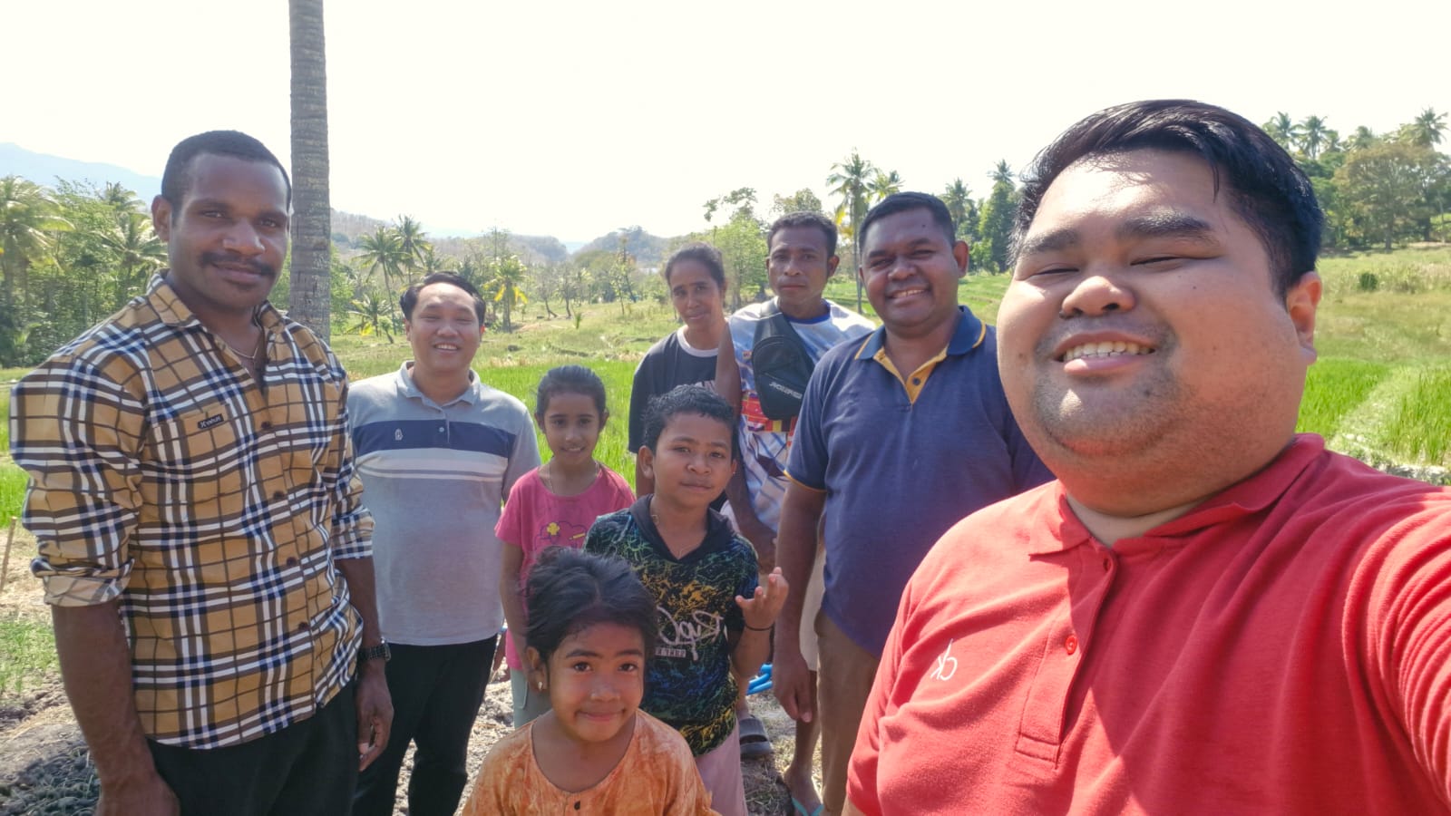 Kunjungan dan perawatan Kaum Saleh yang pernah bergereja di Surabaya, kini tinggal di Tjamplong — mama Milen, didampingi KS Kupang sdr. Dotin (5 orang).