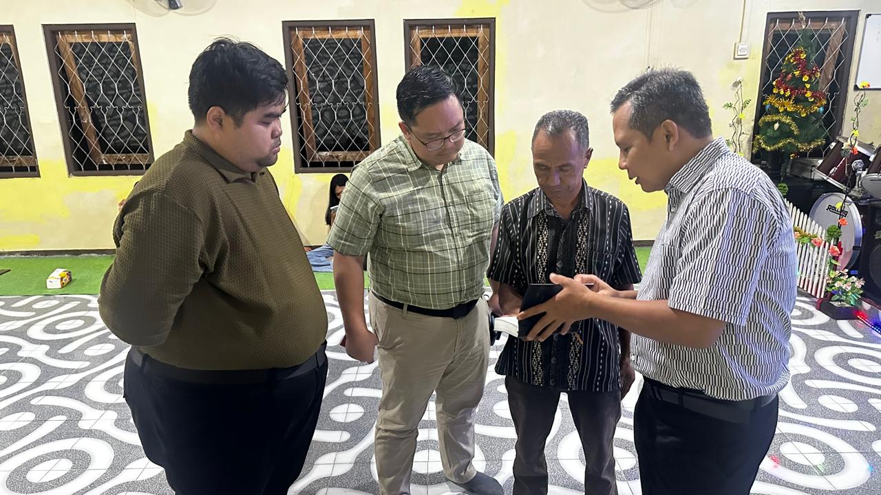 Presentasi Alkitab VP kepada bible study mengenai kedatangan Tuhan 1, berkenalan dengan pak Yefta di Kepulauan Rote.