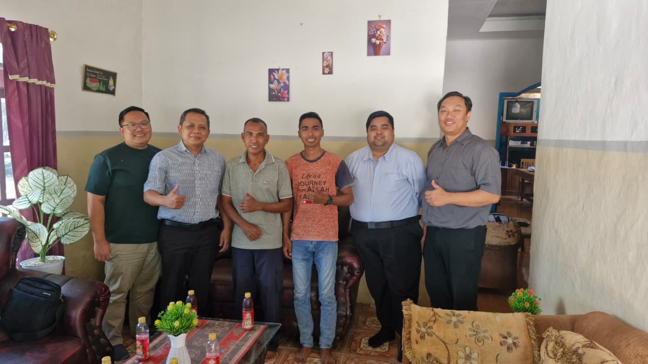 Kunjungan dan rawatan ke rumah sdr. Jeki dan orang tua di Rote (3 orang).